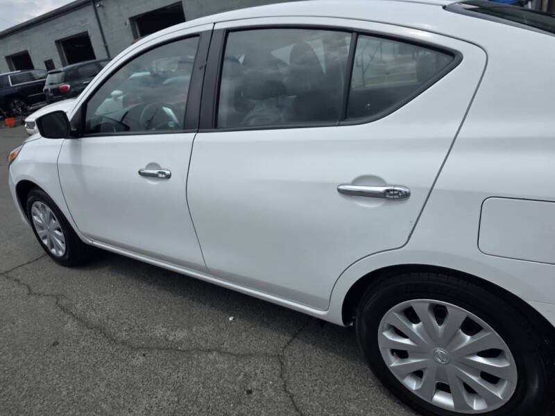 nissan versa sedan 2019 3N1CN7AP1KL846195 image nissan versa sedan 2019 3N1CN7AP1KL846195 image